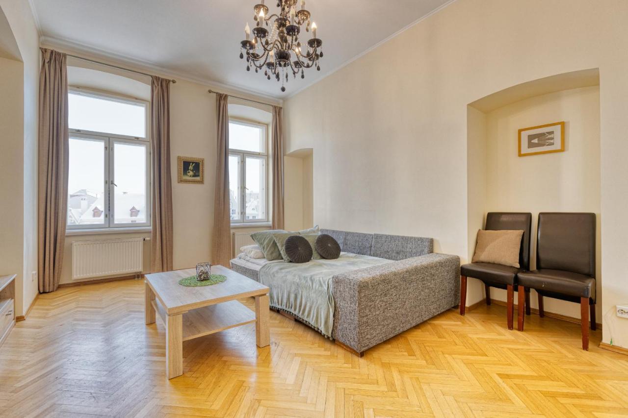 Historic Residence Apartments At Old Town Tallinn Bagian luar foto