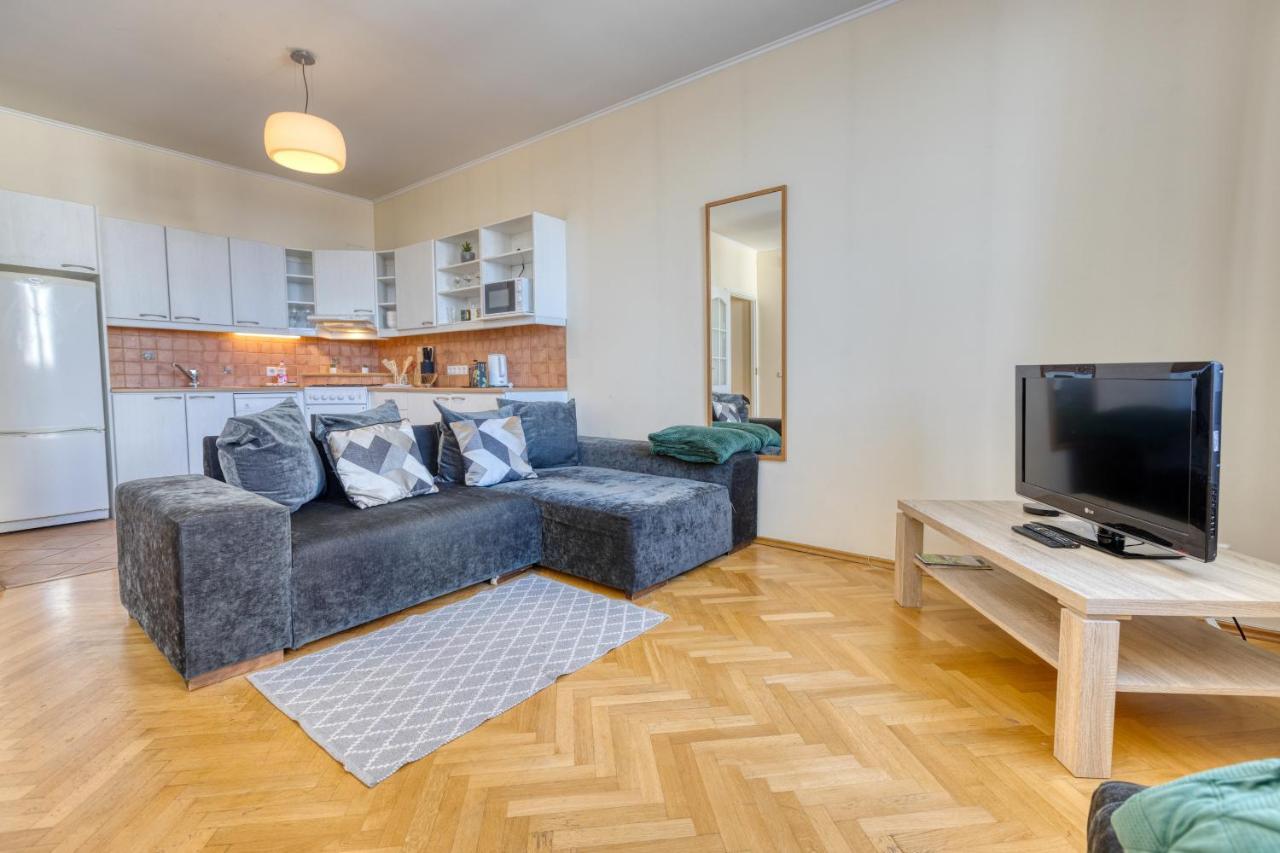 Historic Residence Apartments At Old Town Tallinn Bagian luar foto