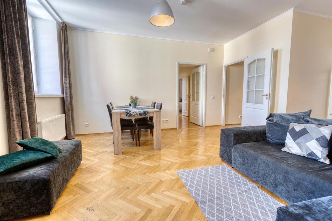Historic Residence Apartments At Old Town Tallinn Bagian luar foto