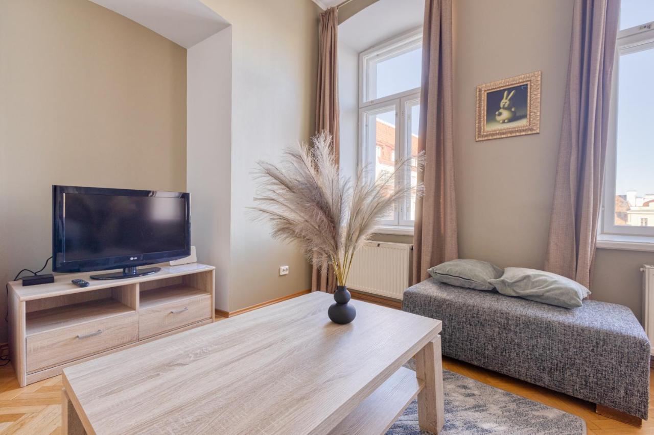 Historic Residence Apartments At Old Town Tallinn Bagian luar foto
