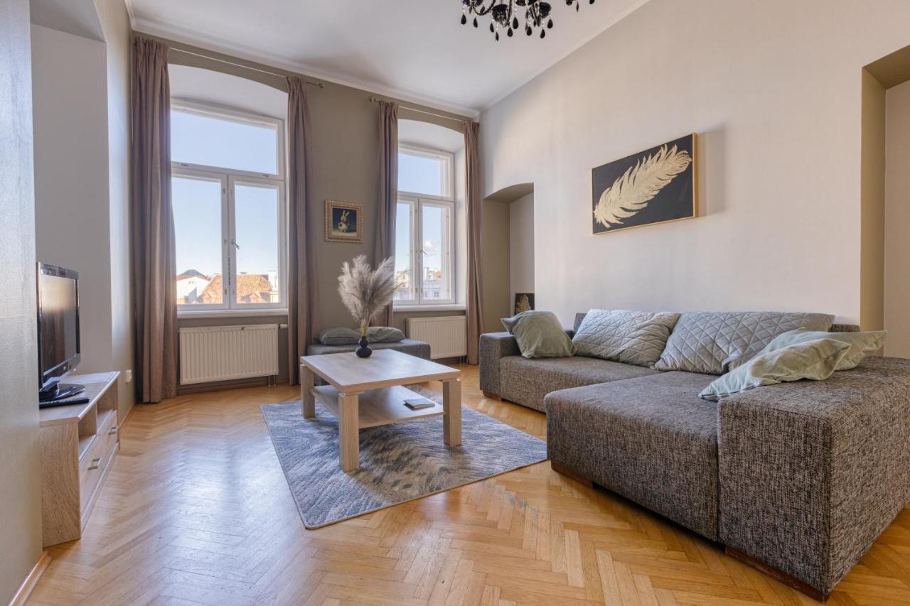 Historic Residence Apartments At Old Town Tallinn Bagian luar foto