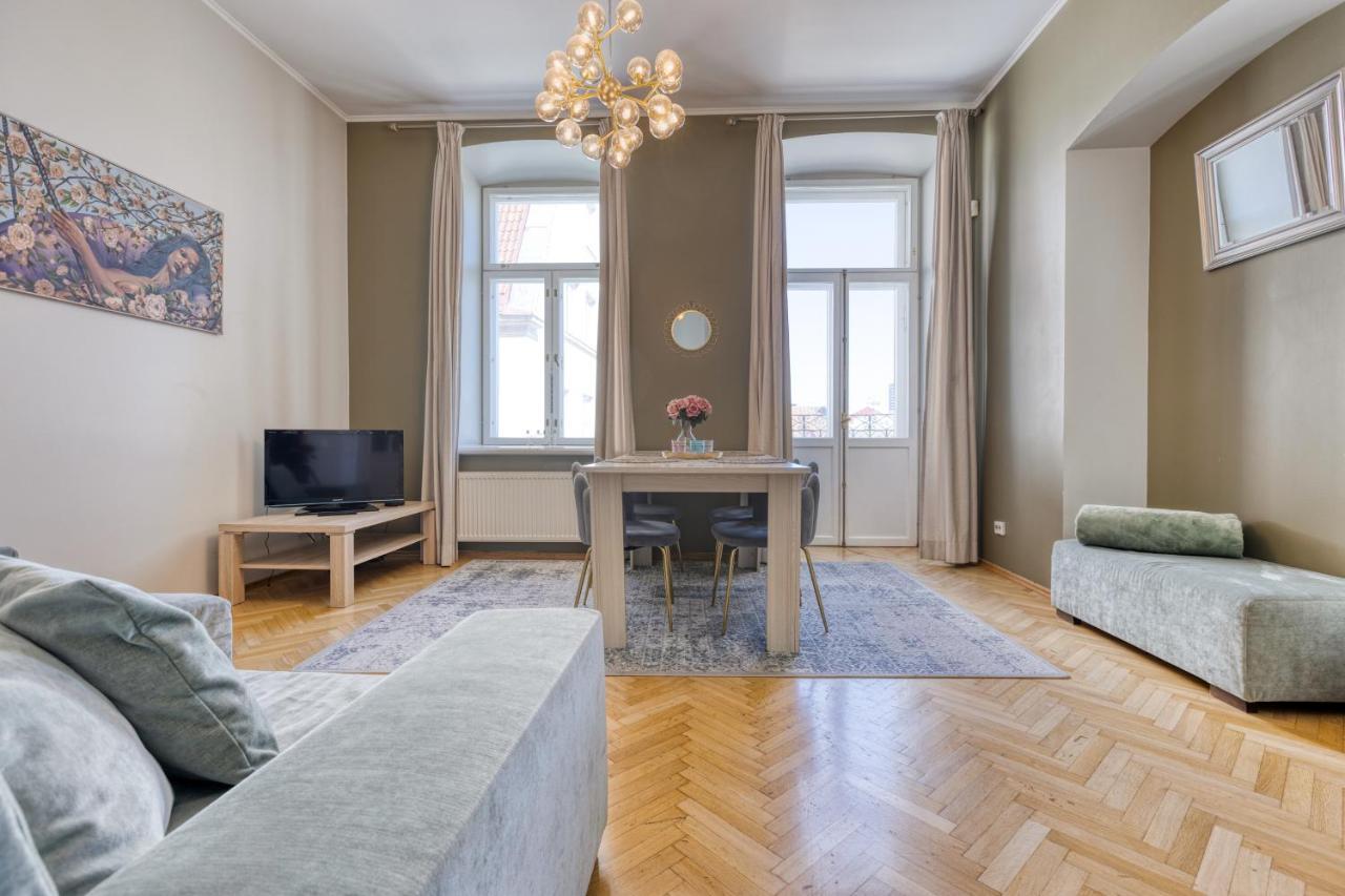 Historic Residence Apartments At Old Town Tallinn Bagian luar foto