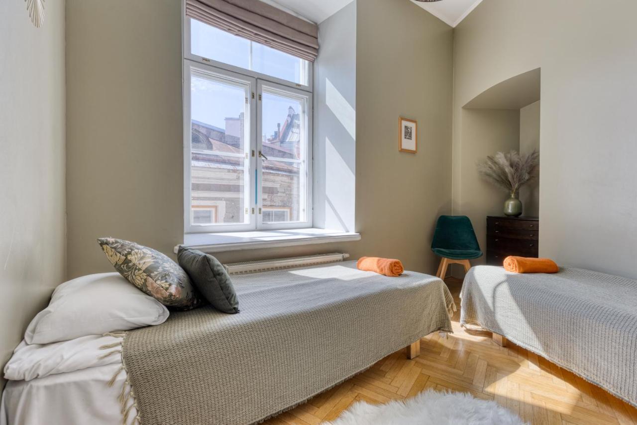 Historic Residence Apartments At Old Town Tallinn Bagian luar foto